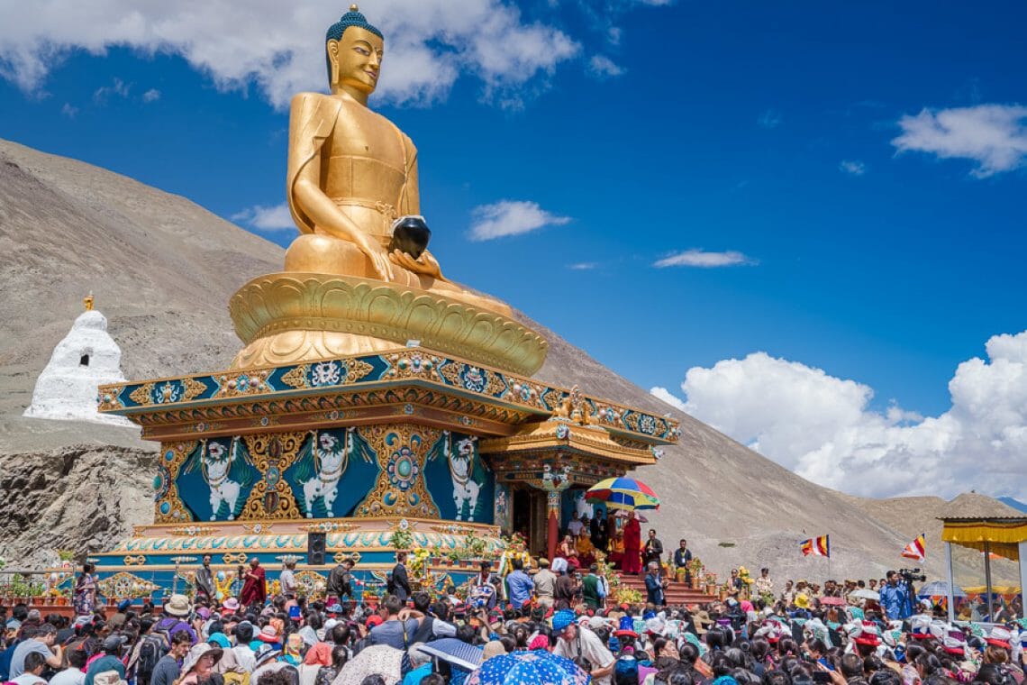 Hänen Pyhyytensä Dalai-Lama uudella Buddha-patsaalla Stokissa, Ladakh, J&K, Intiassa 8.8.2016. Photo/Tenzin Choejor/OHHDL